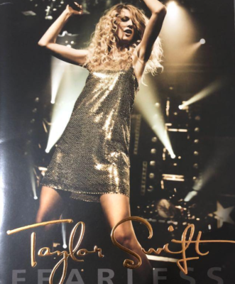 TAYLOR SWIFT - FEARLESS - TOUR BOOK